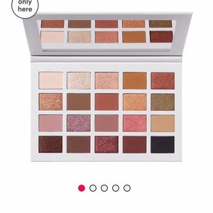 Madison Beer Channel Surfing Artistry Palette